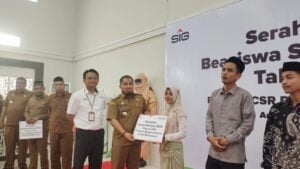 Melalui program CSR, PT.Solusi Bangun Andalas Salurkan Beasiswa Kepada Pelajar