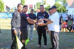 Dibuka Oleh Ketua Umum PSSI Aceh, Turnamen Sepak Bola HUT ke – 70 Karya Utama Lamreung Resmi Dimulai