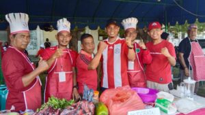 Lomba Masak Kuah Pliek U Oleh Kaum Bapak Meriahkan HUT RI ke 78 di Lamteumen Timur