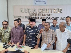 DPRA Meminta Presiden Joko Widodo Untuk Mengevaluasi Gubernur Aceh Achmad Marzuki.