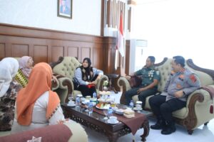 Kapolda Aceh beserta Bhayangkari Sambut Kedatangan Ketum Persit KCK