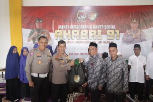 Alumni Akabri 1991 Polda Aceh Bagikan Paket Sembako untuk Santri