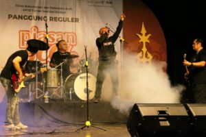Tampil Prima, Band Legendaris Aceh “Metazone” Awali Lagu Pesan Damai untuk Palestina 