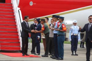 Pangdam Iskandar Muda, Mayjen TNI Novi Helmy Prasetya,Sambut Kedatangan Presiden RI Joko Widodo di Bandara Sultan Iskandar Muda.