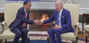 Joko Widodo mengajak Presiden Joe Biden untuk turut menghentikan konflik dan kekejaman yang terjadi di Gaza.
