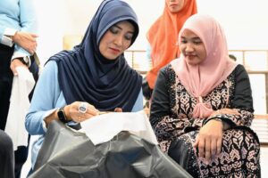 Pj Ketua Dekranasda Aceh Besar Sambut Kunjungan Ketua PIA Ardhya Garini Lanud SIM di Rumah Malaka Batik