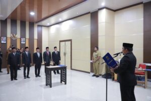 Pj Bupati Aceh Besar Lantik Komisioner KIP Aceh Besar