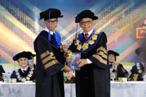Jaksa Agung Muda Bidang Inteligen, Prof. Dr. Reda Manthovani, S.H., LL.M. menyampaikan orasi ilmiah pengukuhannya sebagai Guru Besar Bidang Ilmu Hukum Pidana Universitas Pancasila.