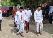 Ulama Kharismatik Aceh Abu Usman Kuta Krueng Pimpin Prosesi Peusijuek Pasangan Adun Mukhlis Basyah dan Tgk. Muhammad Jazuli