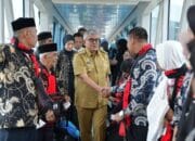 Pj Gubernur Lepas Jamaah Umrah Perdana Penerbangan Langsung Aceh-Jeddah Musim 1446 Hijriah