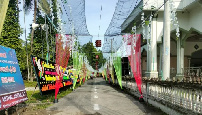 Dekorasi Indah Hiasi Peringatan Maulid Nabi di Gampong Dayah Bubue