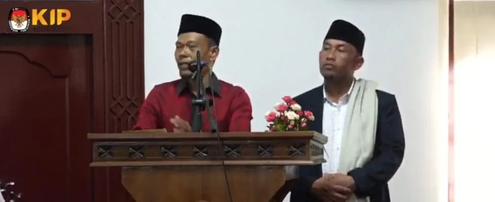 Pasangan Mukhlis Basyah - Tgk M Jazuli mengusung visi "Menuju Aceh Besar Sejahtera dalam bingkai syariat islam"