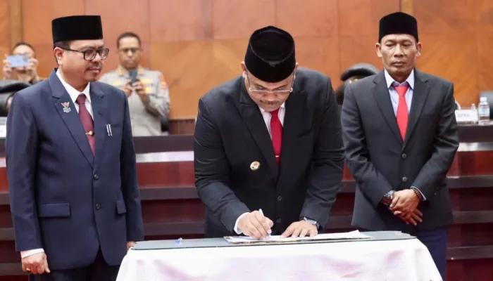 dpr aceh dan pj gubernur safrizal tandatangani kua ppas