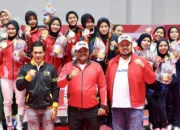 Cabor Anggar Raih Emas, Pj Gubernur Safrizal Kalungkan Medali