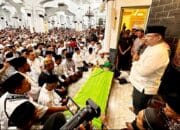 Pj Gubernur Safrizal Ikut Shalati Jenazah Tu Sop Bersama Ribuan Masyarakat di Masjid Raya Baiturrahman