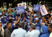 Meriah, Pendukung Pasangan AMIN Padati Halaman Amel Convention Hall