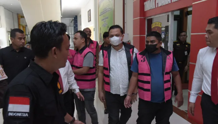 Enam Tersangka Perkara Korupsi Dugaan Pengadaan Budidaya Ikan kakap dan Pakan Rucah di Tahan