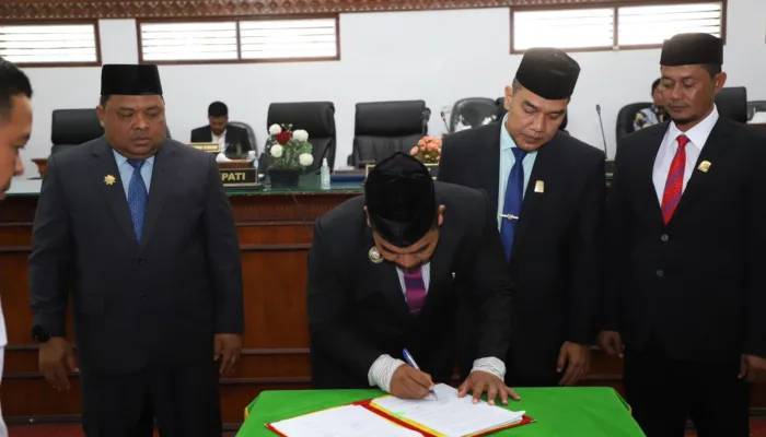 Pj Bupati Aceh Besar Tandatangani Nota Kesepakatan KUA-PPAS APBK 2025