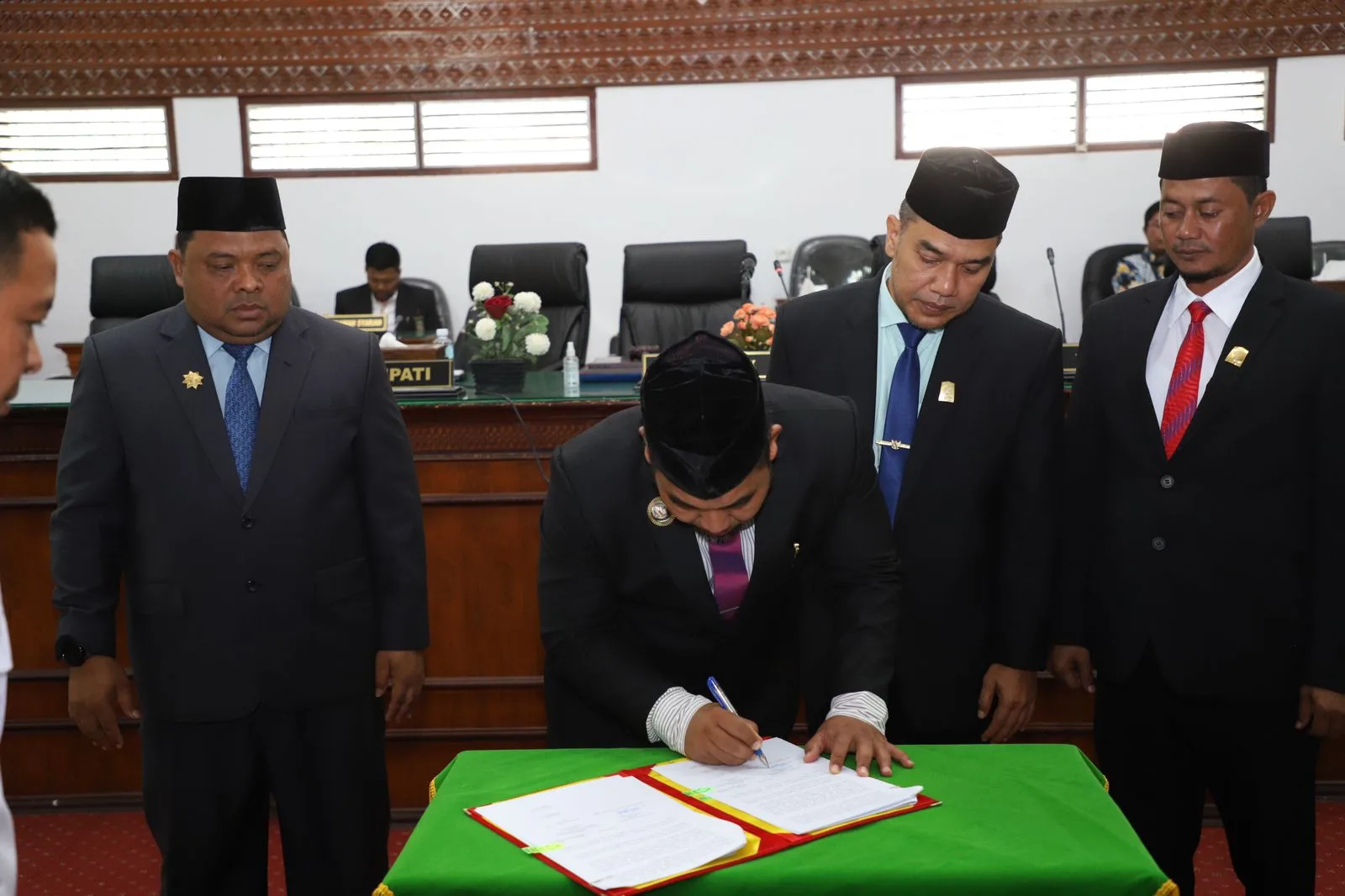 Pj Bupati Aceh Besar Tandatangani Nota Kesepakatan KUA-PPAS APBK 2025