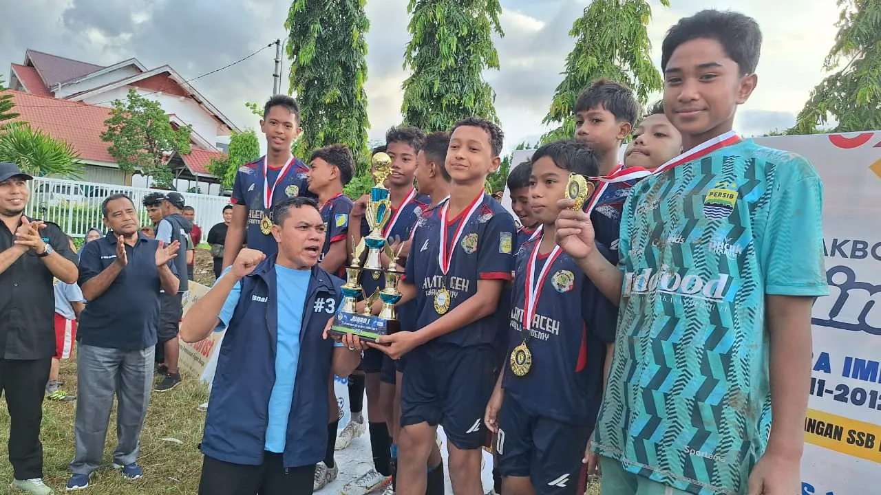 Isnaini Husda Beri Apresiasi Untuk Juara 1 Tim SSB Talenta Aceh di Turnamen Hut SSB Putra IMKA KE - 1