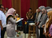 Bunda Literasi Aceh Besar Lantik Forum Perpustakaan Gampong