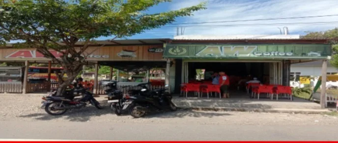 Nikmati Secangkir Kopi Sambil Mengamati Aktivitas Bus di AW Kopi