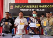 Petugas Bandara SIM Mengamankan Penyulundup Narkoba