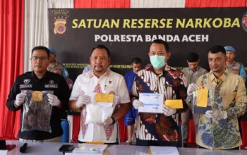 Petugas Bandara SIM Mengamankan Penyulundup Narkoba