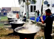 Warga Rima Keuneurom Masak 8 Kuah Beulangong, Wujud Kebersamaan di Peringatan Maulid