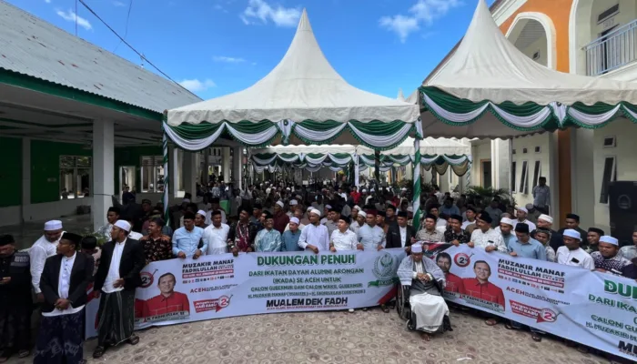Ribuan Santri Dayah Arongan Dukung Mualem-Dek Fadh di Pilkada Aceh