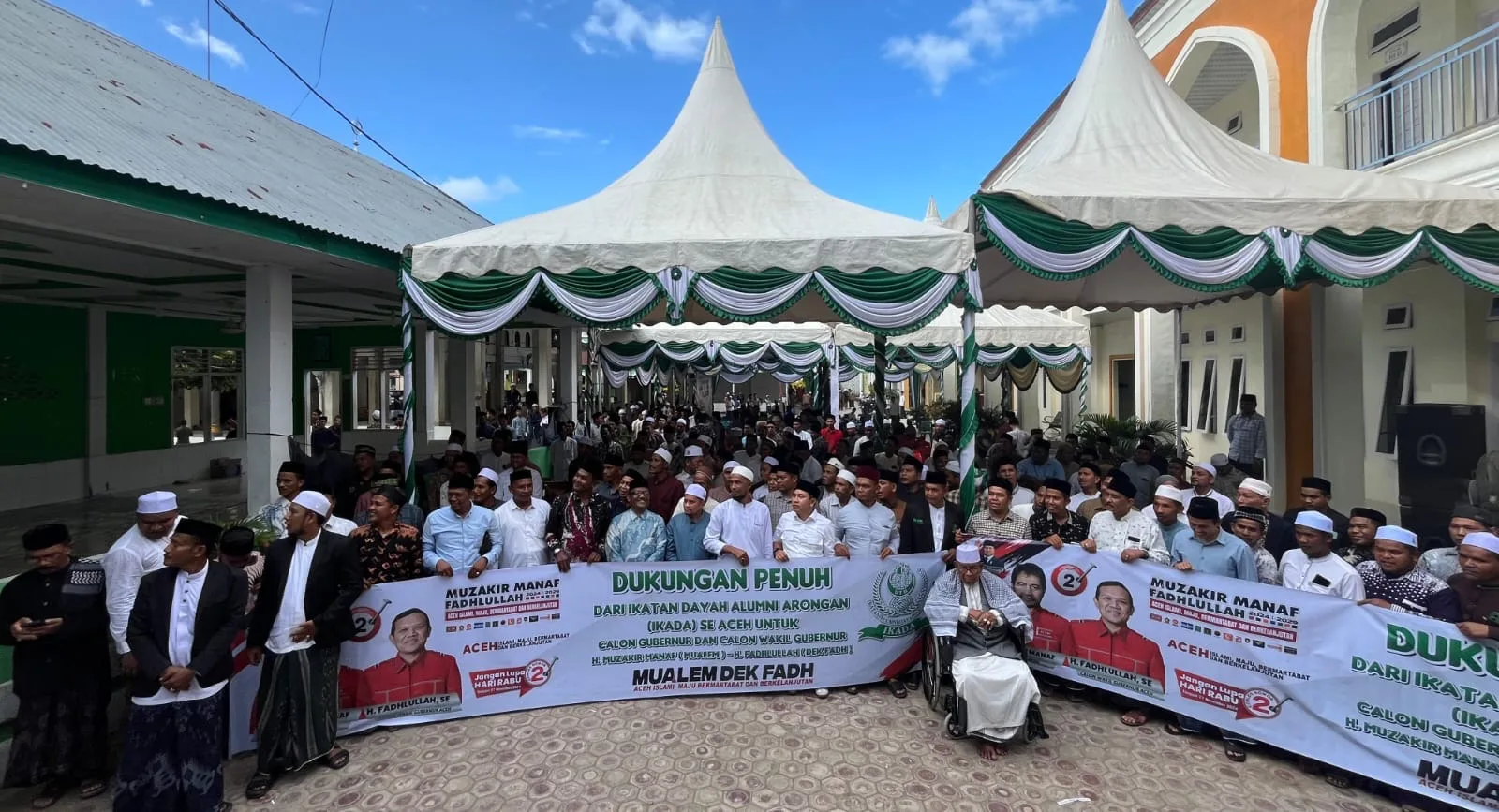 Ribuan Santri Dayah Arongan Dukung Mualem-Dek Fadh di Pilkada Aceh