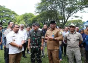 Pj Bupati Iswanto Dampingi Pj Gubernur Aceh Tinjau Pencoblosan di TPS Gue Gajah Aceh Besar