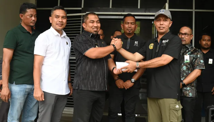Pj Bupati Aceh Besar Lepas Tim PSAB ke Piala Soeratin U-17  di Solo Jateng