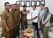 Pj Bupati Aceh Besar Terima 80 Sertifikat Elektronik dari BPN