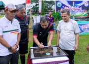 Muhammad Iswanto Resmikan Talud Lapangan Sepakbola