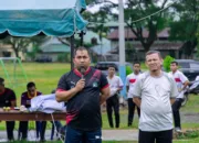 Pj Bupati Aceh Besar Buka Turnamen Oemar Diyan Cup VI Diawali Pertandingan Eksebisi Pemkab Abes FC Vs Oemar Diyan FC