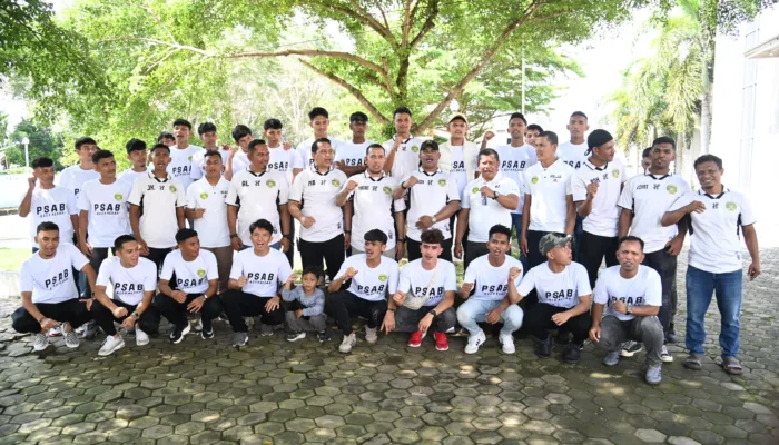 Plt Sekda Aceh Besar Lepas Tim PSAB Arungi Liga 4 di Sabang