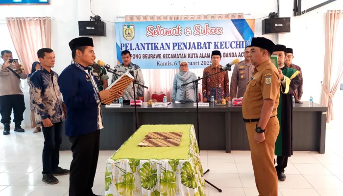 Boy Ferdian Dilantik sebagai Penjabat Keuchik Gampong Beurawe