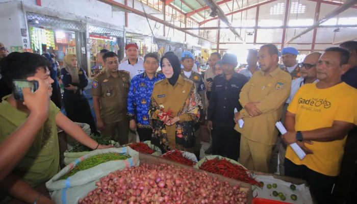 Illiza Sidak Pasar Al-Mahirah, Pastikan Harga Kebutuhan Pokok Stabil Jelang  Ramadan