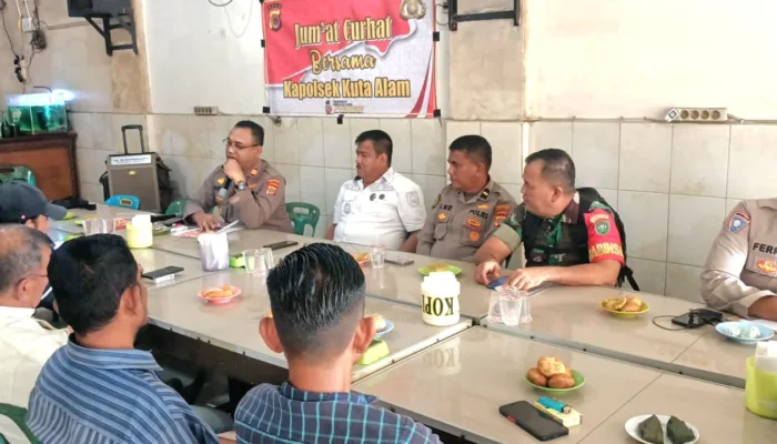 Kapolsek Kuta Alam Perkuat Keamanan Gampong Lampulo Lewat “Jum’at Curhat “