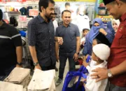 Mualem Boyong 120 Anak Yatim Belanja Baju Lebaran di Suzuya Lhokseumawe