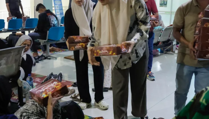 Gerilya Sahur Kak Ana Dari Rumah Sakit hingga Pasar, Mengantar Cinta dalam Seporsi Nasi
