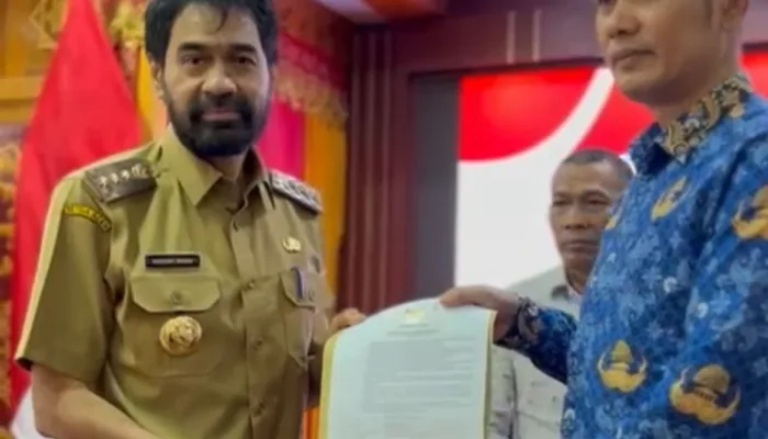 Muzakir Manaf melantik M. Nasir Syamaun sebagai Plt Sekda Aceh