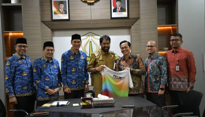 Gubernur Terima Kunjungan Silaturahmi Kepala OJK Aceh