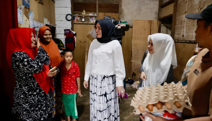 Kak Ana Turun Ke Kampung Data Warga yang Tinggal di Rumah Tak Layak