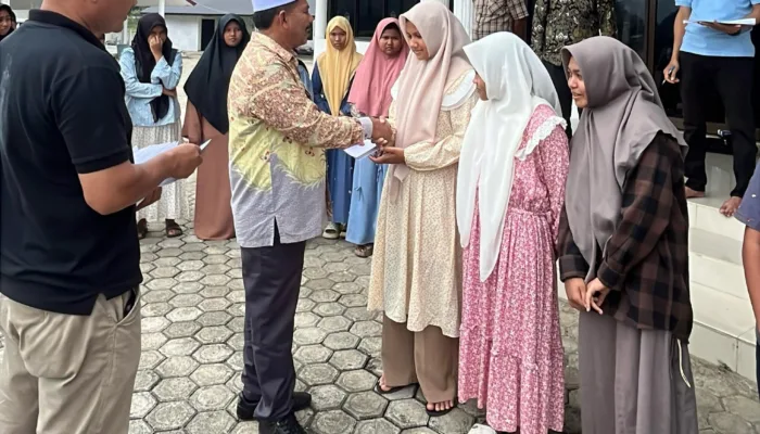 Ketua Komisi V DPRK Aceh Besar Yusran Efendi Santuni Puluhan Anak Yatim