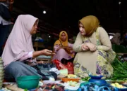 Kak Ana Tinjau Harga Kebutuhan Pokok Menjelang Idul Fitri di Pasar Al-Mahirah