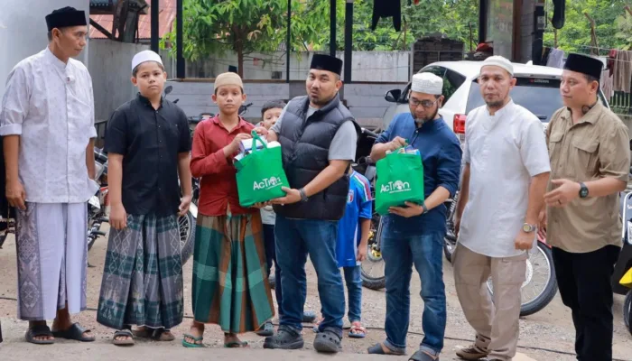 Bank Aceh dan Go-King Salurkan Bantuan Sembako untuk Anak Yatim di Dayah Nurul Huda