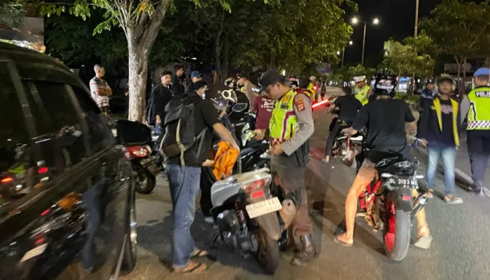 Kapolresta Banda Aceh Pimpin Razia, 30 Sepmor dan 10 Botol Miras Diamankan