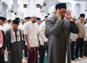 Mualem Salat Idul Adha di Masjid Raya Baiturrahman Bersama Istri